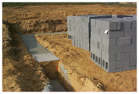 A step in concrete footings and light weight concrete block